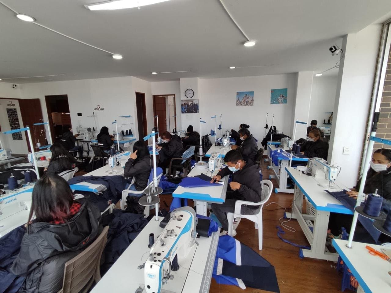 Fabricación de Impermeables para Moto en Colombia: Del Taller a su Flota