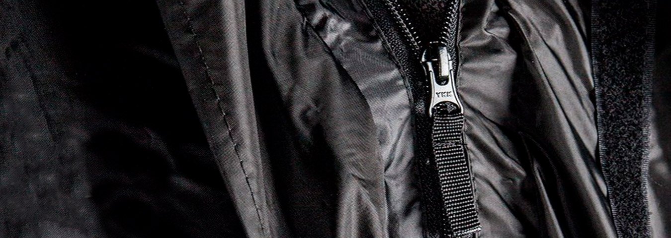 Cubre maletas en uso