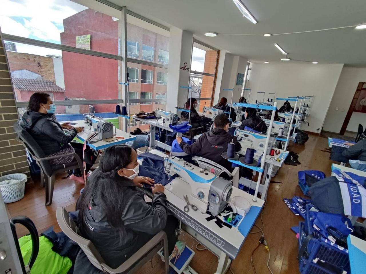 Fábrica de impermeables - imagen 4